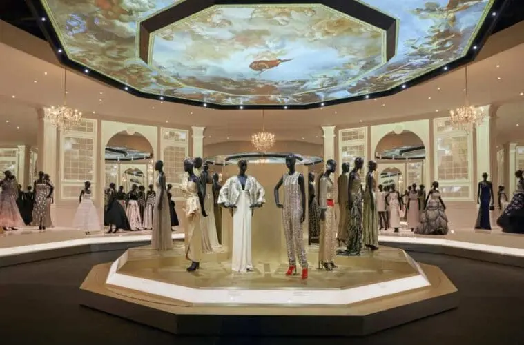 V&A_Christian Dior Designer of Dreams exhibition_Ballroom section (c) ADRIEN DIRAND (22)