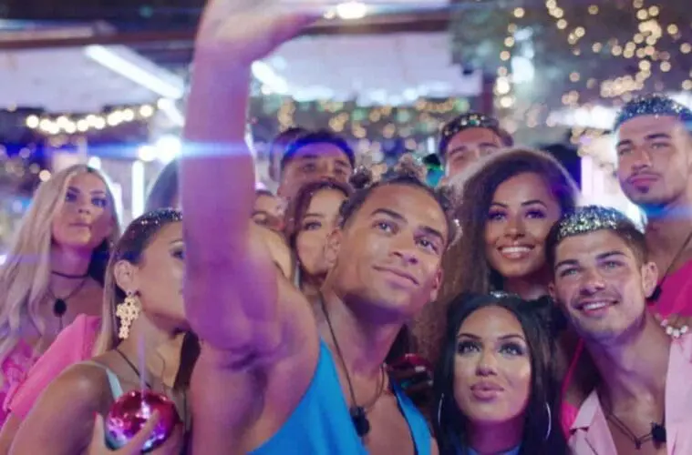 love_island_home_party