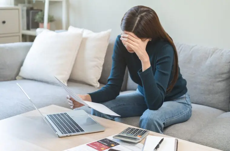 Stress Young woman finances