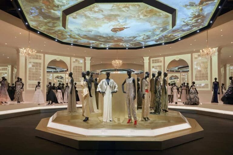 V&A_Christian Dior Designer of Dreams exhibition_Ballroom section (c) ADRIEN DIRAND (22)