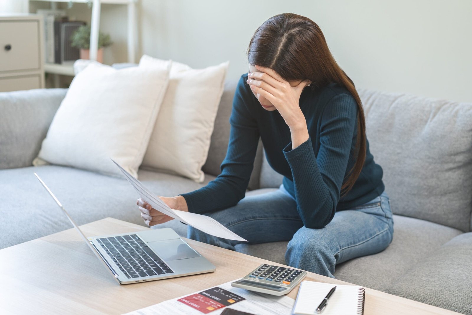 Stress Young woman finances